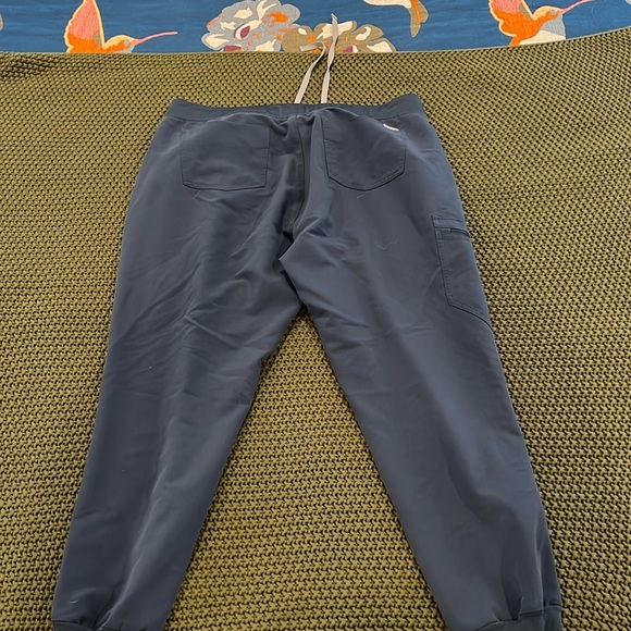 Figs Zamora joggers XL - Picture 2 of 3